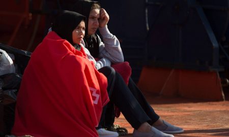 mujeres asistidas por cruz roja