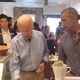 Biden y Obama en cafeteria en Washington