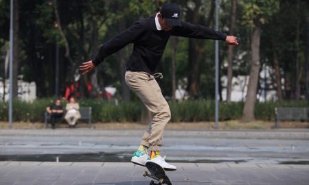 1 jovenes patineta