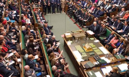 Boris Johnson habla en la camara