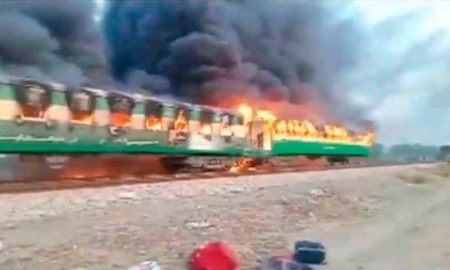 explosion bombona de gas en tren de Pakistan