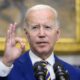 Biden perdona parte de la deuda estudiantil en un guiño al voto joven