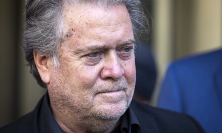 La fiscalía pide seis meses de cárcel para Bannon por desacato al Congreso