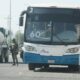 Crimen organizado quema autos en el centro de México y mata a un policía