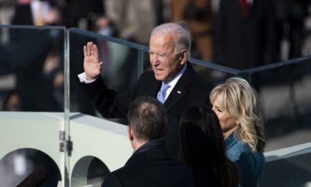 EE.UU. investiga documentos clasificados encontrados en una oficina de Biden