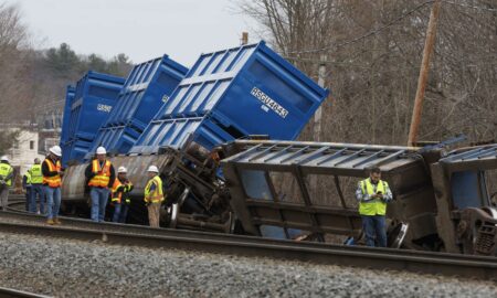 EEUU demanda a Norfolk por el tren que descarriló con material tóxico