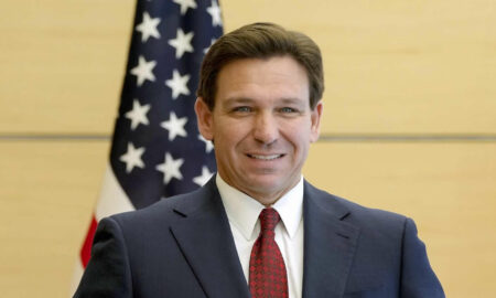 El gobernador DeSantis envía efectivos a Texas para “asegurar” la frontera sur