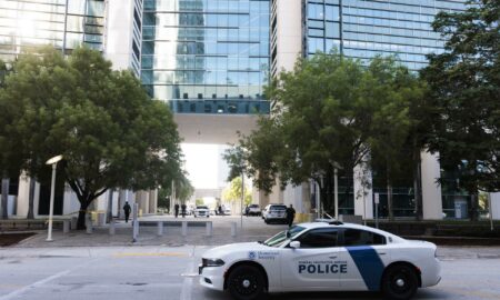 La Policía abate a un hombre que tomó como rehén a un mujer en una tienda de Miami