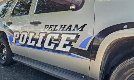 Oficial de policía de Pelham herido en un accidente de un solo vehículo