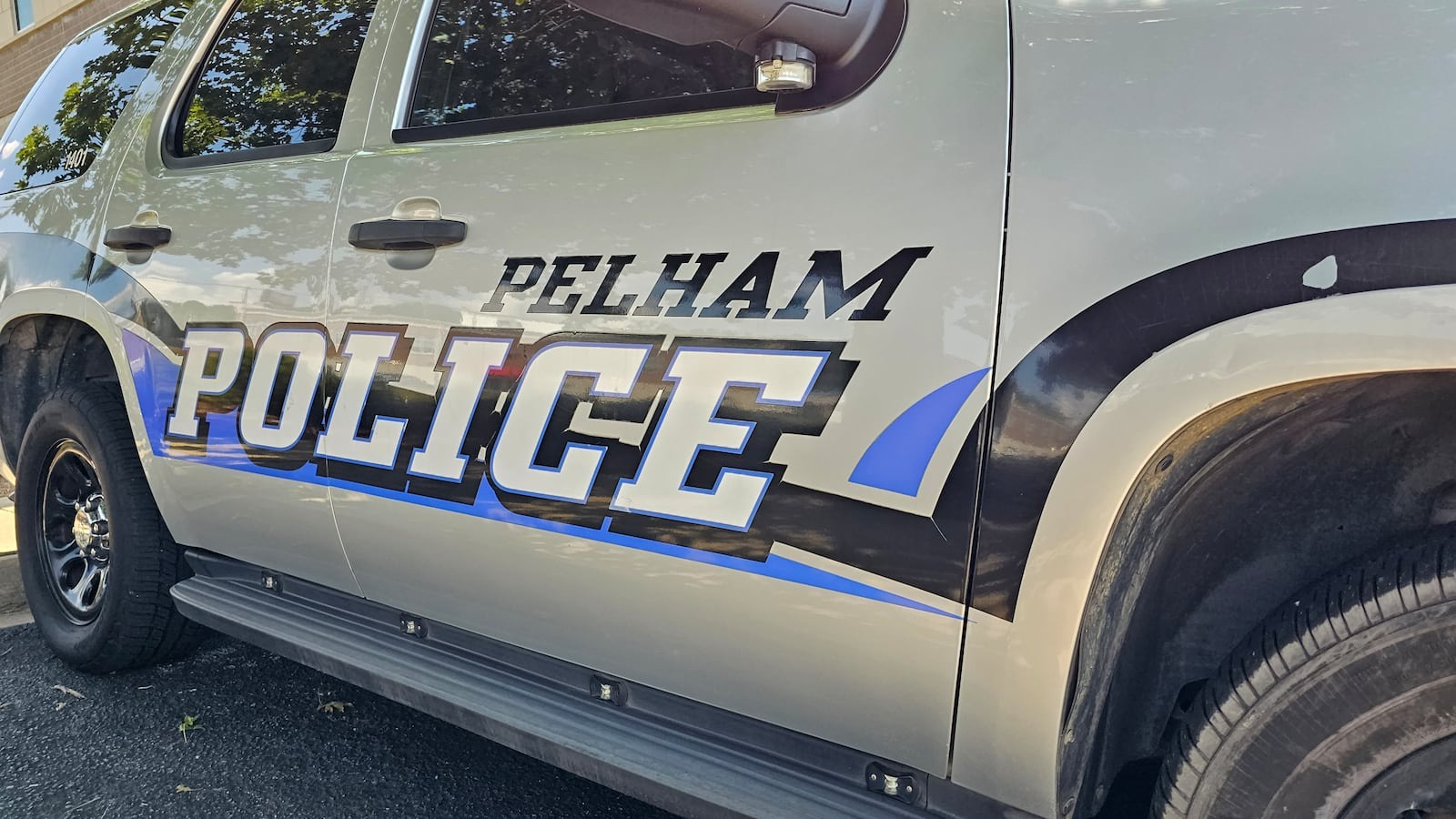 Oficial de policía de Pelham herido en un accidente de un solo vehículo