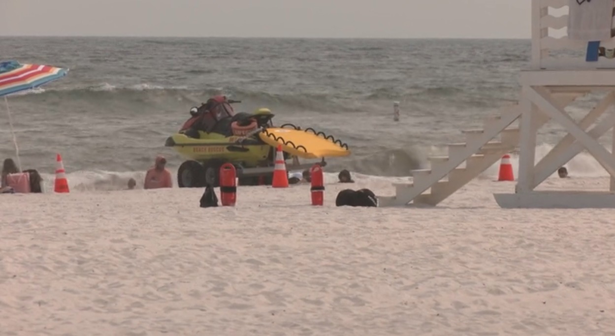 El equipo de rescate de surf de Gulf Shores rescata a 7 y encuentra a 18 personas desaparecidas
