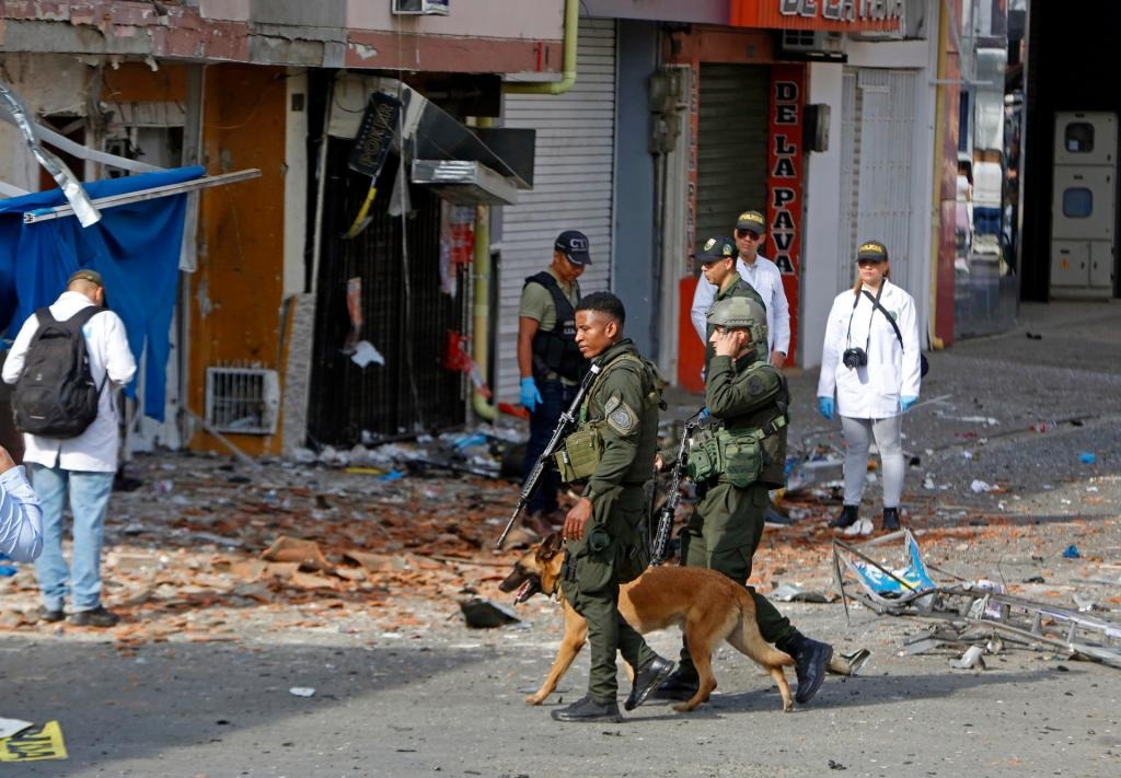 Seis heridos por una bomba y ataques de guerrilleros a la Policía en suroeste de Colombia