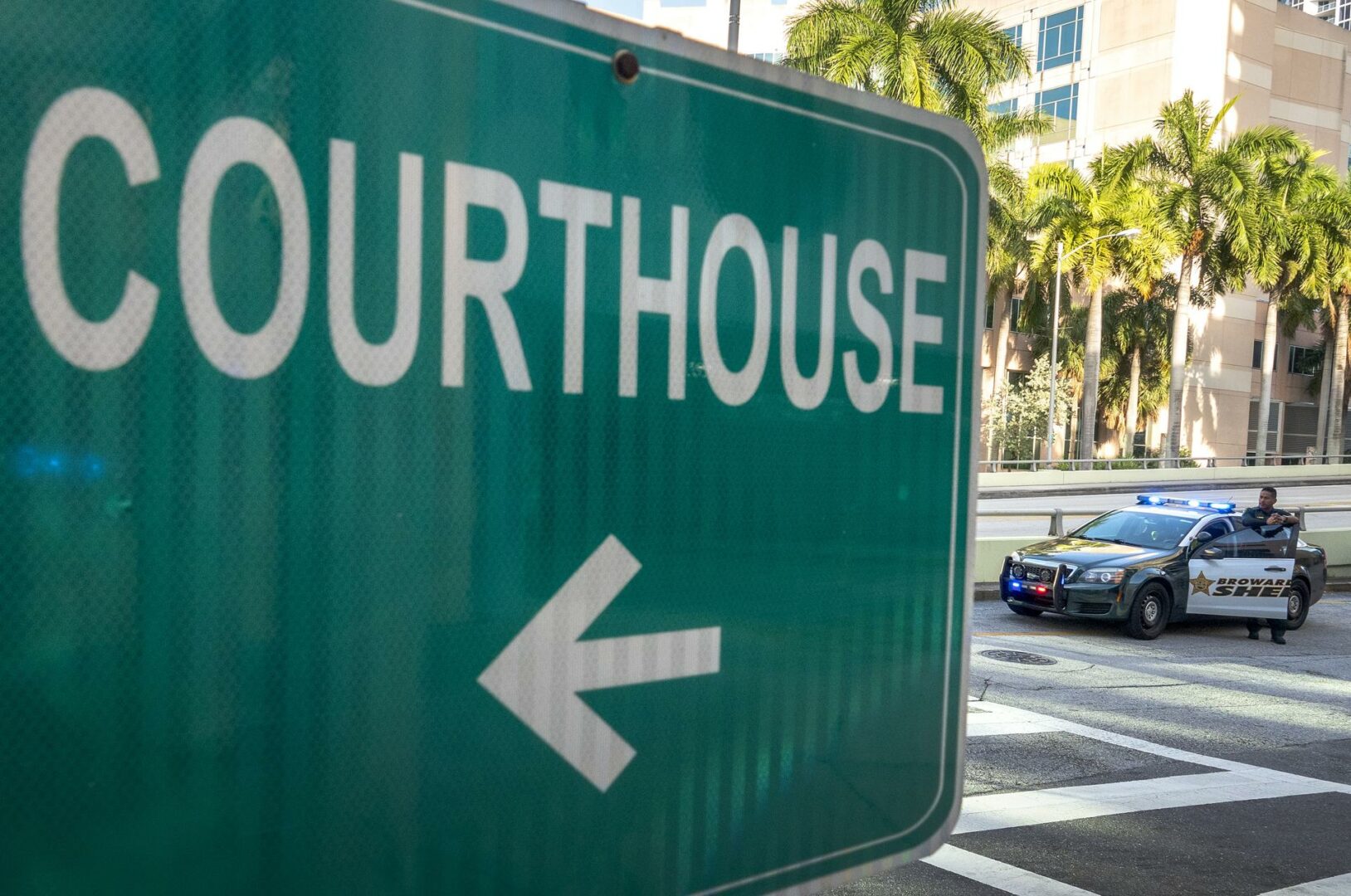 Corte bloquea una ley de Florida que castiga a quien transporte migrantes indocumentados
