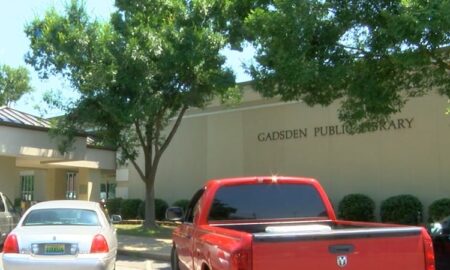 La biblioteca pública de Gadsden ofrece algo más que una estación para refrescarse