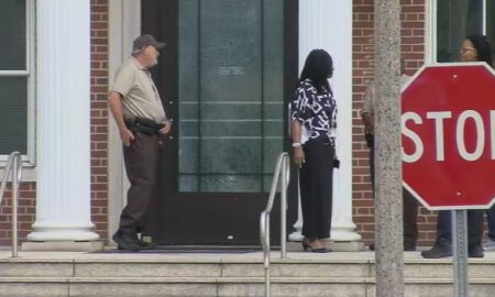 Tiroteo daña puertas y ventanas en el Tribunal de Familia del Condado de Jefferson