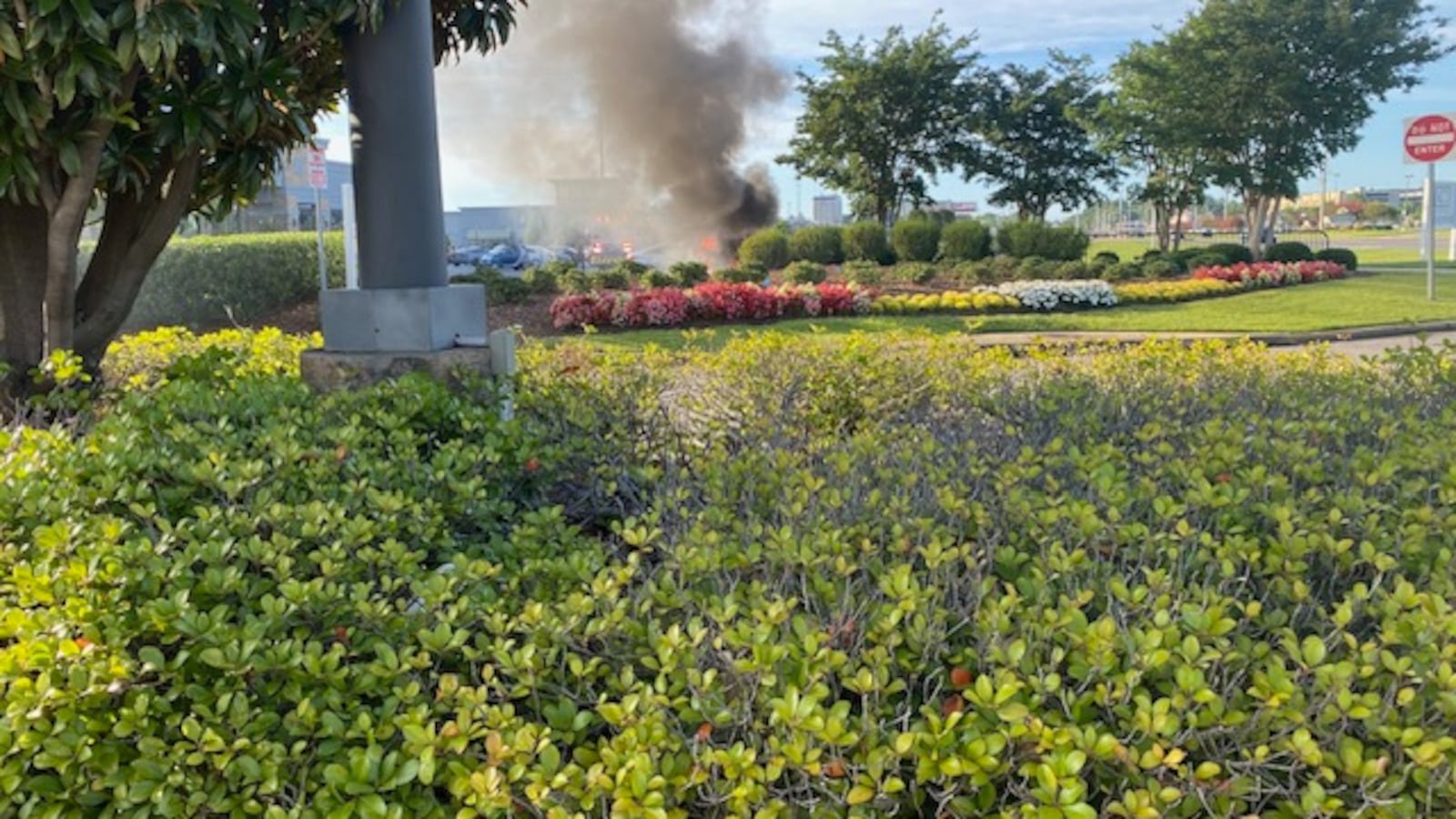 Un auto pequeño se incendia afuera del centro comercial Tuscaloosa