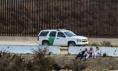 Detenciones de migrantes en la frontera de EEUU se redujeron un 10% tras restricciones