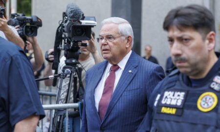 El senador Bob Menéndez fue condenado por 16 cargos de corrupción