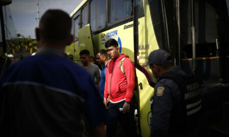 Autobús con inmigrantes sufre un accidente en Panamá y resulta en 17 lesionados, uno de ellos en estado grave