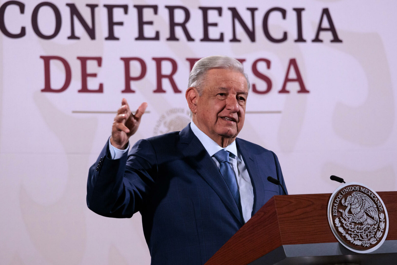 López Obrador culpa a gobiernos anteriores por el rendimiento en París 2024