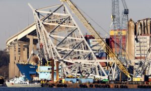 EE.UU. demanda por 100 millones a propietarios del barco que colapsó puente Baltimore