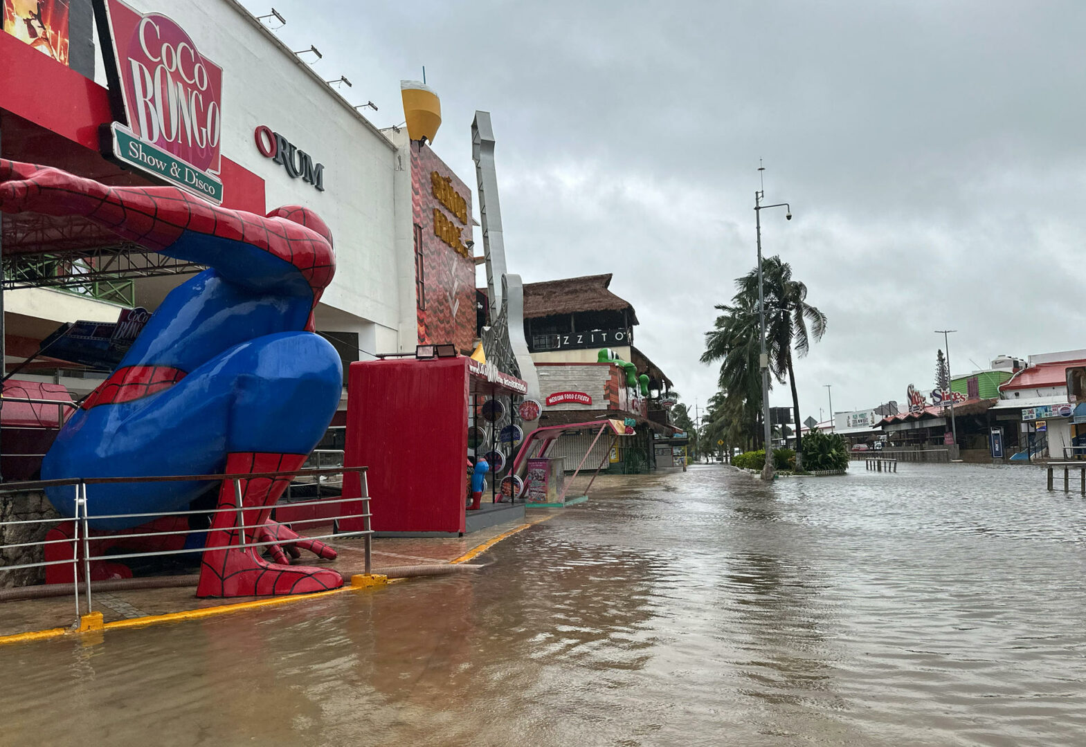 Helene causa daños en el norte de Quintana Roo tras su paso por el sur de México