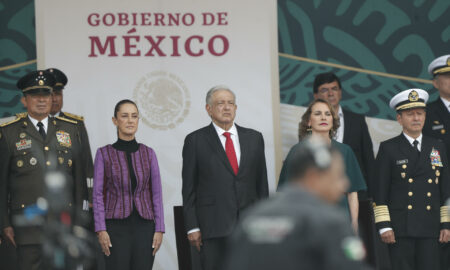 Las Fuerzas Armadas de México reciben a Sheinbaum y se despiden de López Obrador