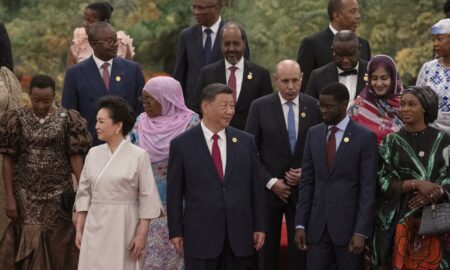 Xi ofrece una inversión de 50.700 millones de dólares para África en los próximos tres años