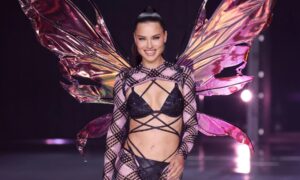 Adriana Lima regresa a la pasarela de Victoria's Secret tras críticas en 2023