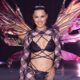 Adriana Lima regresa a la pasarela de Victoria's Secret tras críticas en 2023