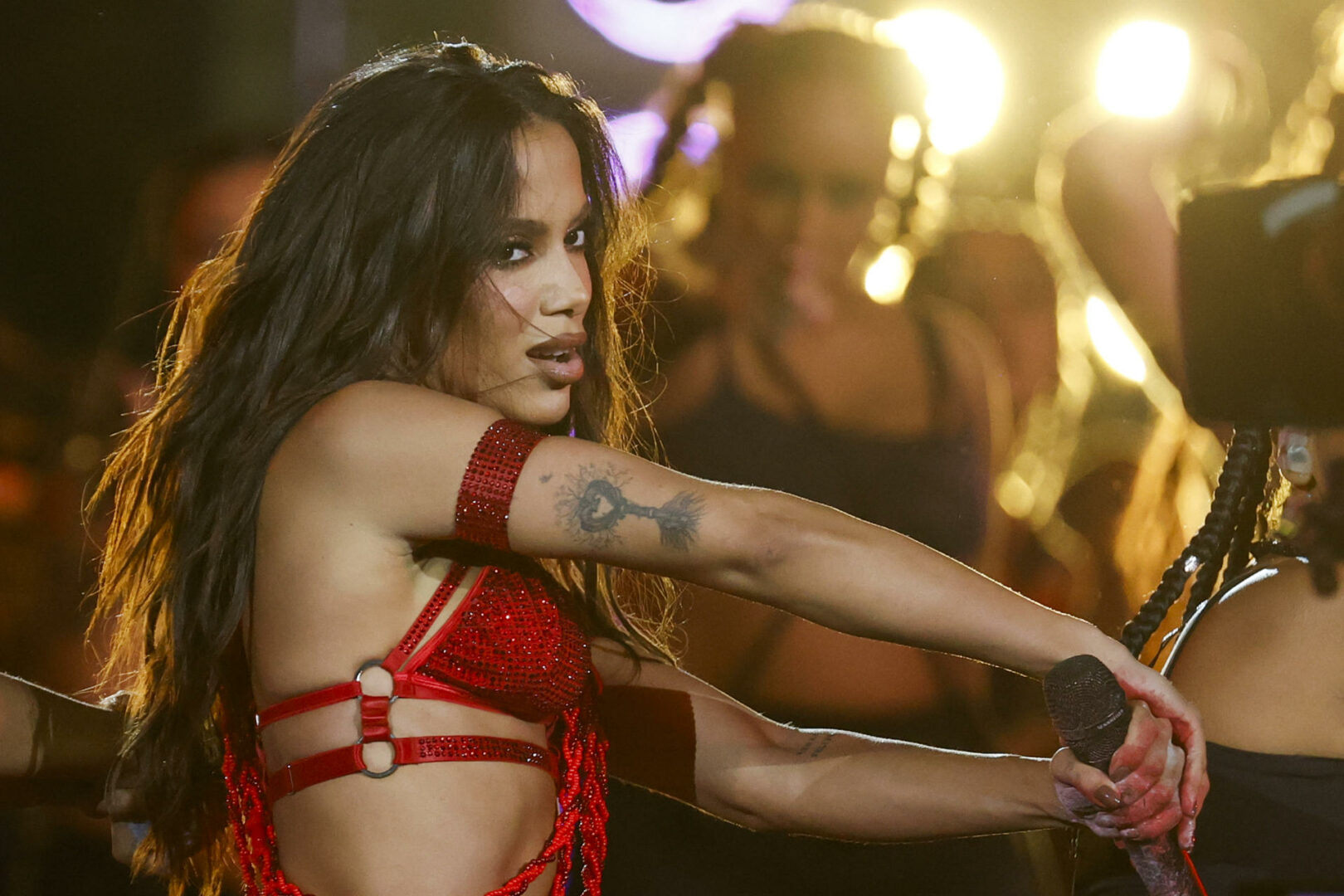 Anitta, Becky G, Edgar Barrera, Eladio Carrión y Darumas se presentarán en los Latin Grammy