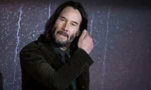 El actor Keanu Reeves debuta en Indianapolis con un trompo