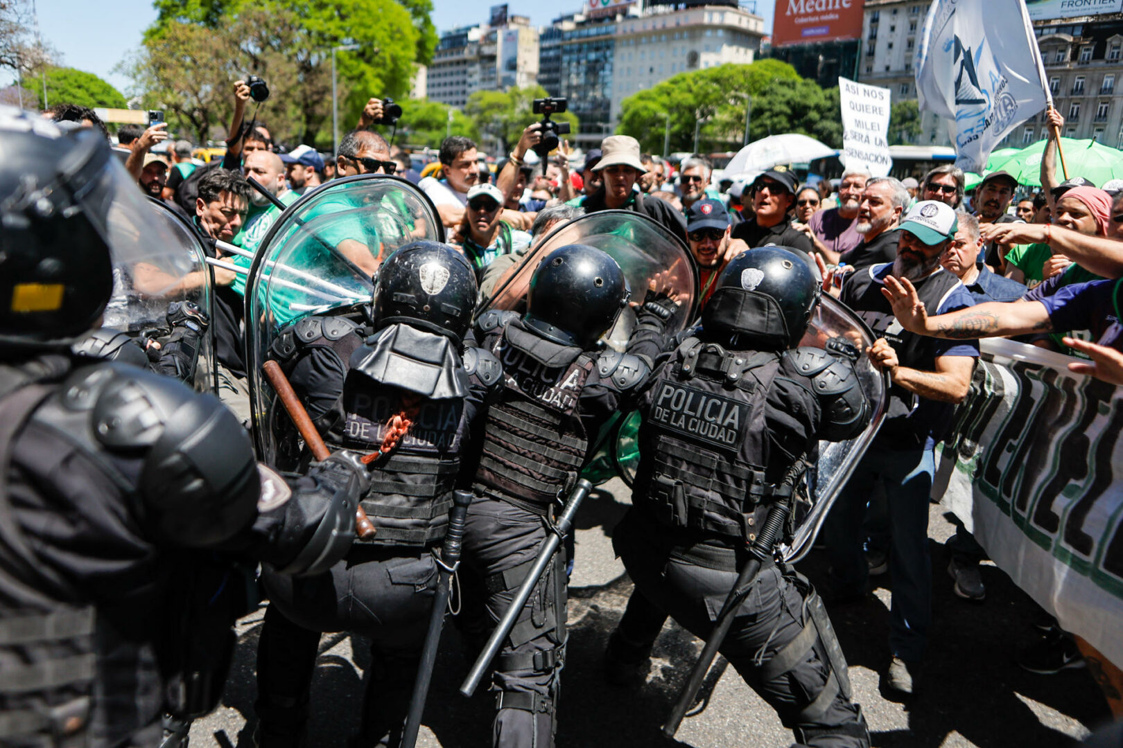 El ajuste estatal de Milei provoca nuevas protestas en Argentina