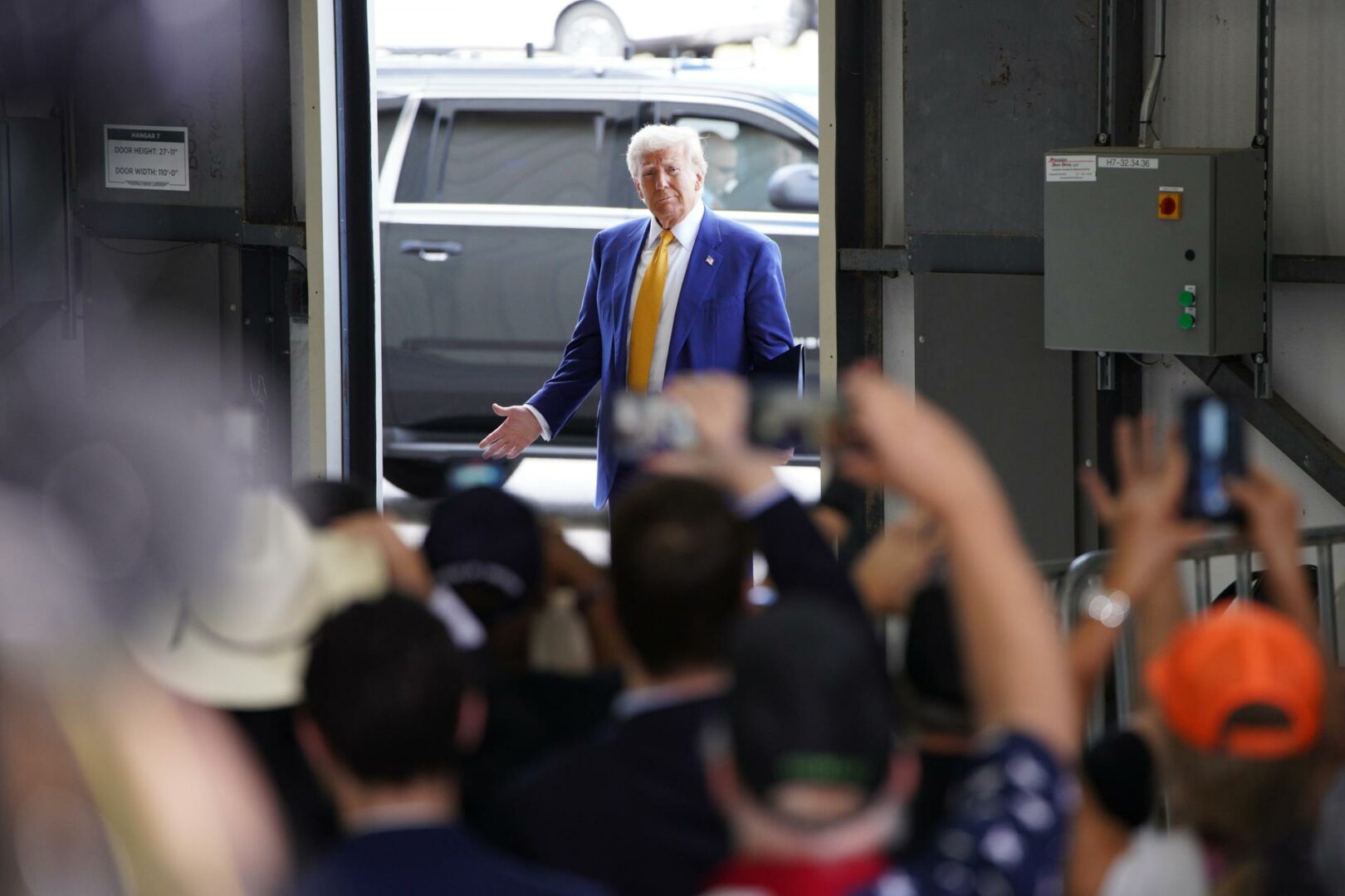 Trump se encuentra con Harris en Texas y la critica, afirmando: "Escogió el lugar equivocado"