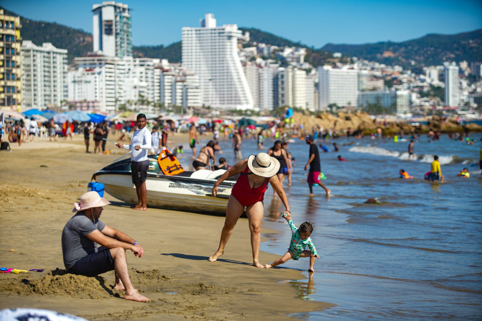 Acapulco, México, cierra 2024 con un 65% de recuperación turística tras huracanes