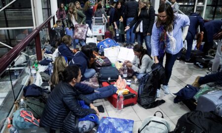 Aerolíneas afirman que el aeropuerto de Santiago enfrenta una "crisis" y piden soluciones