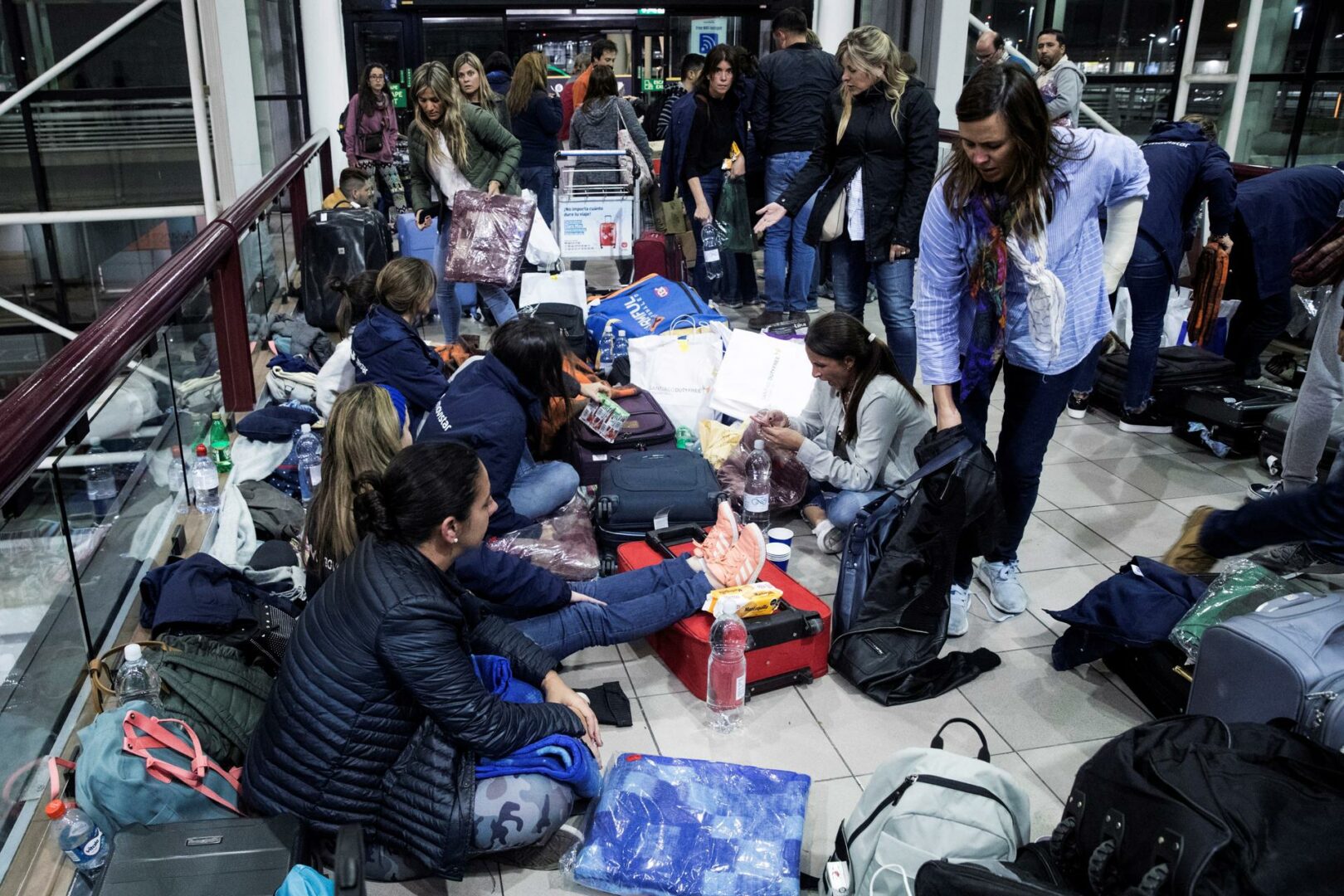 Aerolíneas afirman que el aeropuerto de Santiago enfrenta una "crisis" y piden soluciones