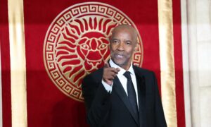 Denzel Washington asume el cargo de ministro en una iglesia pentecostal neoyorquina