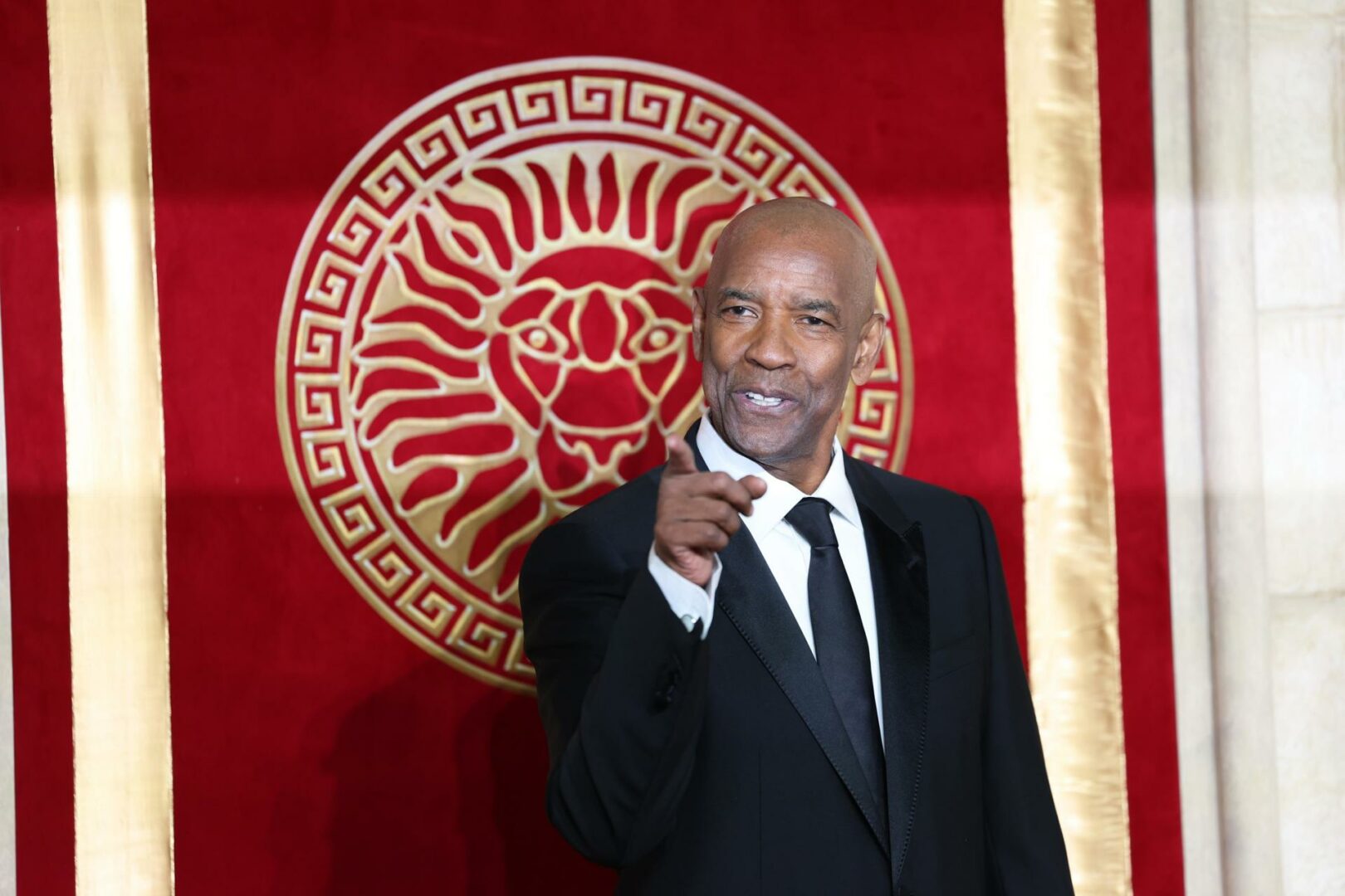 Denzel Washington asume el cargo de ministro en una iglesia pentecostal neoyorquina