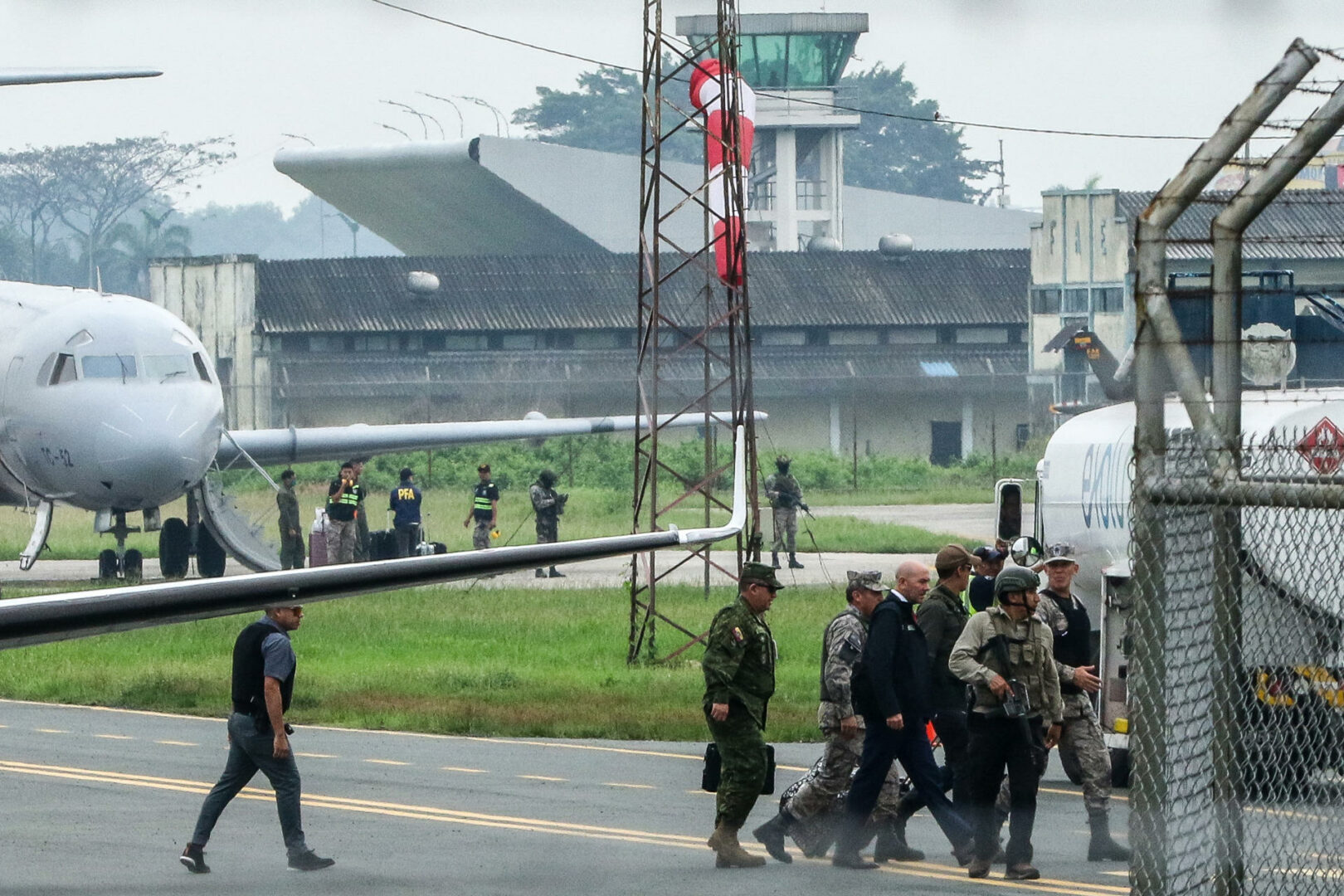 El ministro confirma que los cuatro menores desaparecidos en Ecuador fueron detenidos por militares