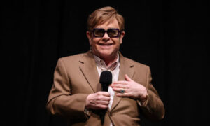 Elton John revela que ha perdido la vista