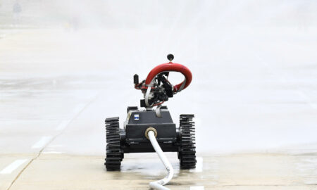 La Armada de Bolivia presenta a 'Erizo', el robot para combatir incendios forestales