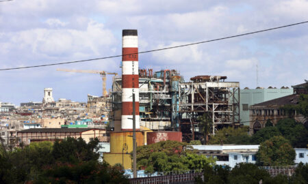 Millones de cubanos siguen sin electricidad debido al tercer apagón en dos meses