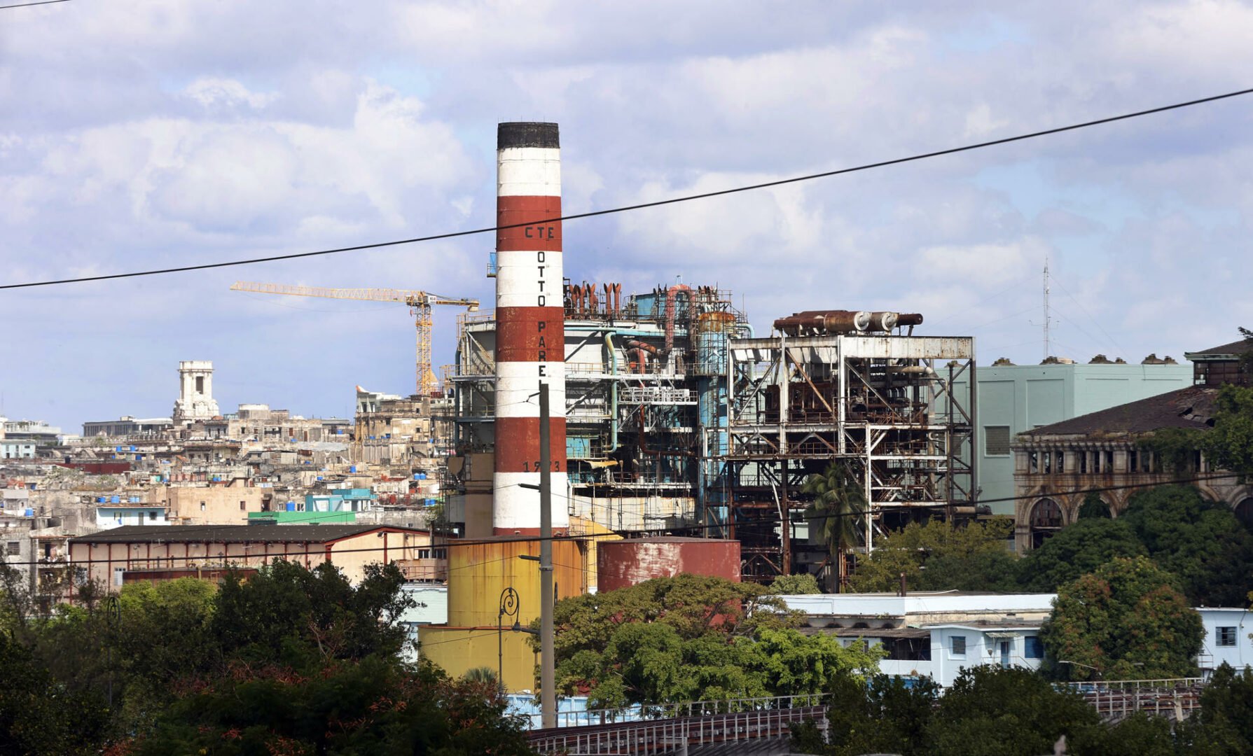 Millones de cubanos siguen sin electricidad debido al tercer apagón en dos meses