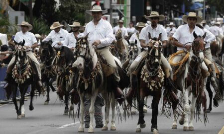 Tradicional desfile ecuestre congregó a unos 3.000 caballistas en Costa Rica