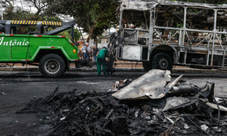 Una operación contra líderes del narcotráfico en Río resulta en detenidos, heridos y disturbios