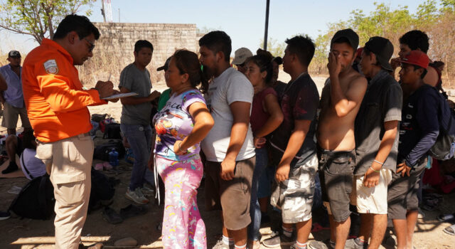 A pesar de las políticas de EE.UU., migrantes continúan su camino desde México A pesar de las políticas de EE.UU., migrantes continúan su camino desde México