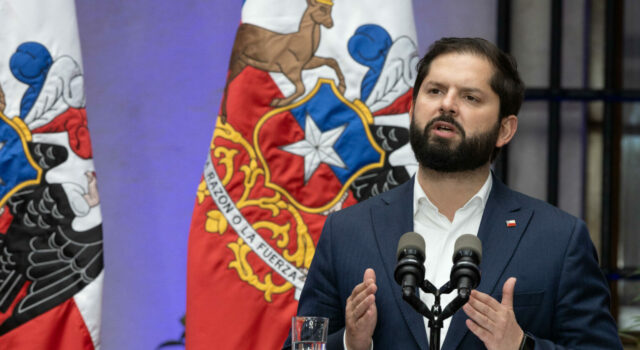 Boric critica a Trump y afirma que sus acciones con respecto a Ucrania son “inaceptables”