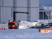 Un avión volcó al aterrizar en Toronto, dejando 18 heridos, tres graves