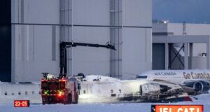 Un avión volcó al aterrizar en Toronto, dejando 18 heridos, tres graves